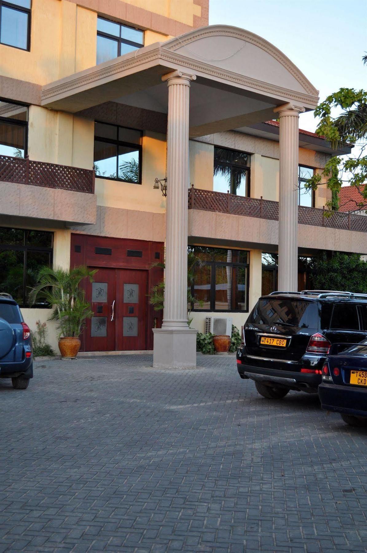 Regency Park Hotel Dar es Salaam Exterior photo
